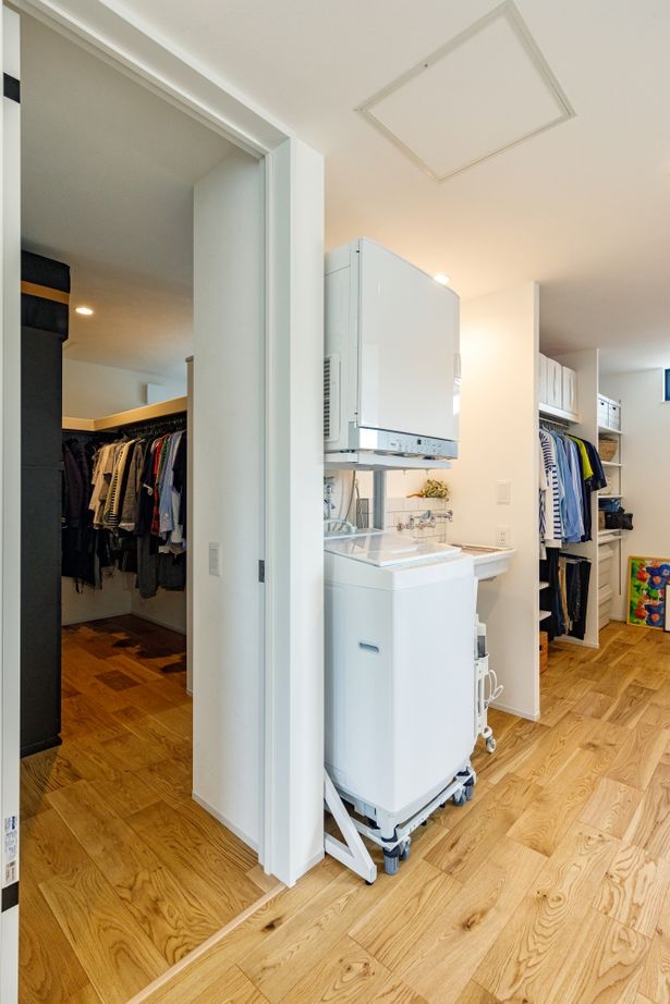 ハウスイズム建築設計事務所 【2500～2999万円/間取り有】段差が生む、こもれる安心感。視線の先には、季節が映る額縁のような窓の建築実例画像12