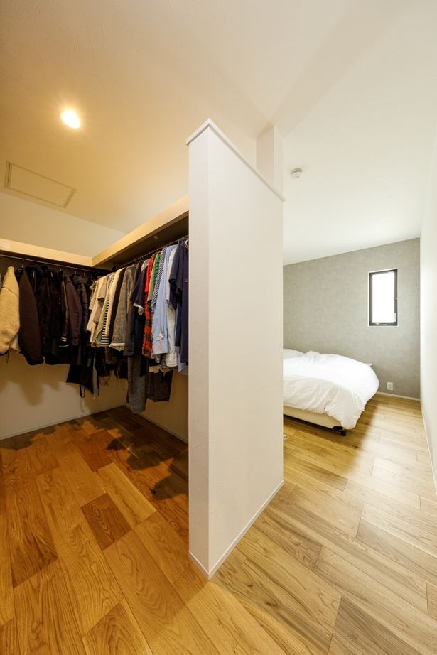 ハウスイズム建築設計事務所 【2500～2999万円/間取り有】段差が生む、こもれる安心感。視線の先には、季節が映る額縁のような窓の建築実例画像13