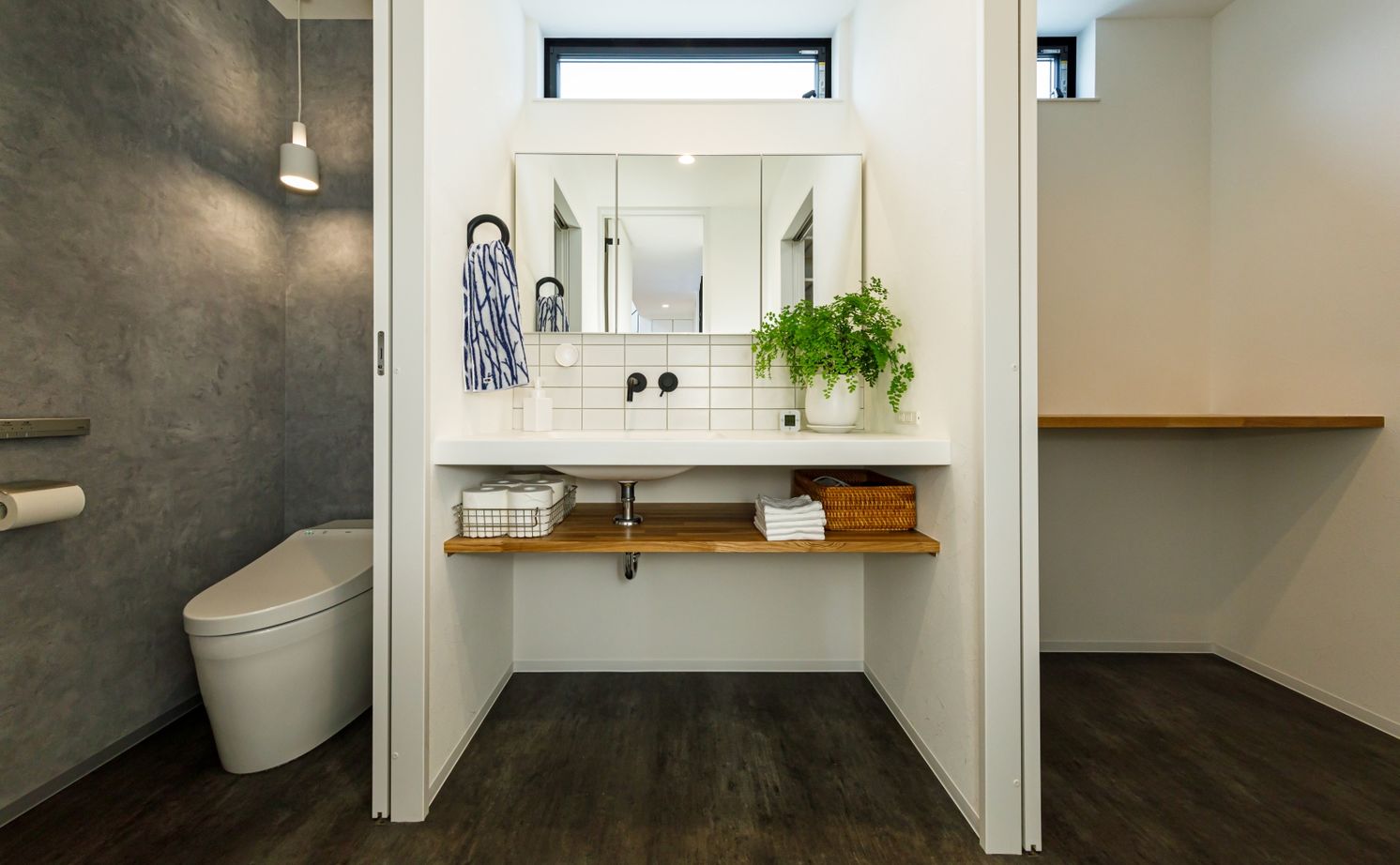 ハウスイズム建築設計事務所 【2500～2999万円/間取り有】段差が生む、こもれる安心感。視線の先には、季節が映る額縁のような窓の建築実例画像15