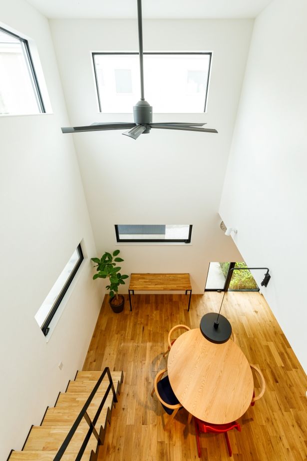 ハウスイズム建築設計事務所 【2500～2999万円/間取り有】段差が生む、こもれる安心感。視線の先には、季節が映る額縁のような窓の建築実例画像18