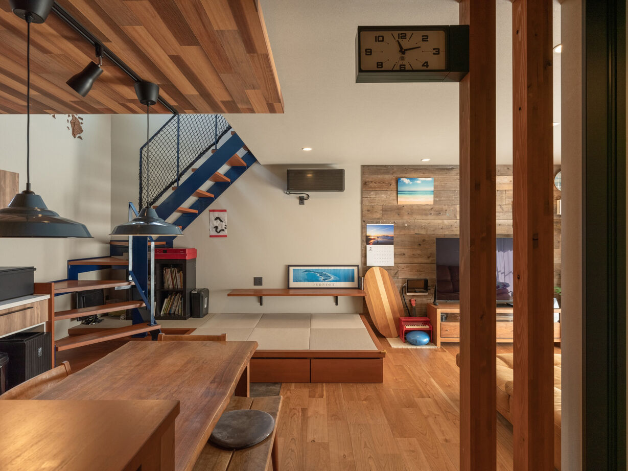 ハウスイズム建築設計事務所 【3500～3999万円/間取り有】青空の下、広い庭で子どもたちがのびのび遊ぶ。週末のひとときが特別な時間にの建築実例画像2