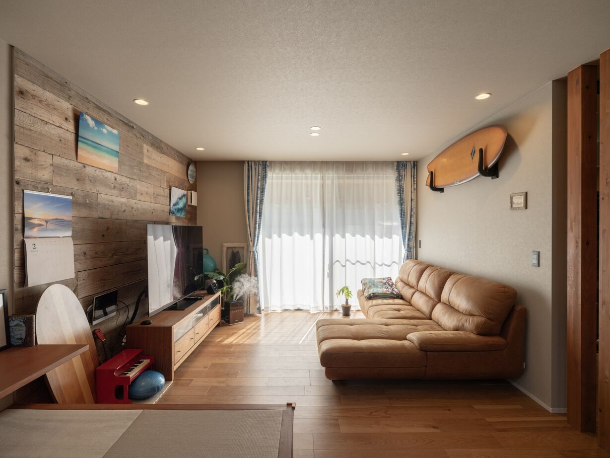 ハウスイズム建築設計事務所 【3500～3999万円/間取り有】青空の下、広い庭で子どもたちがのびのび遊ぶ。週末のひとときが特別な時間にの建築実例画像4