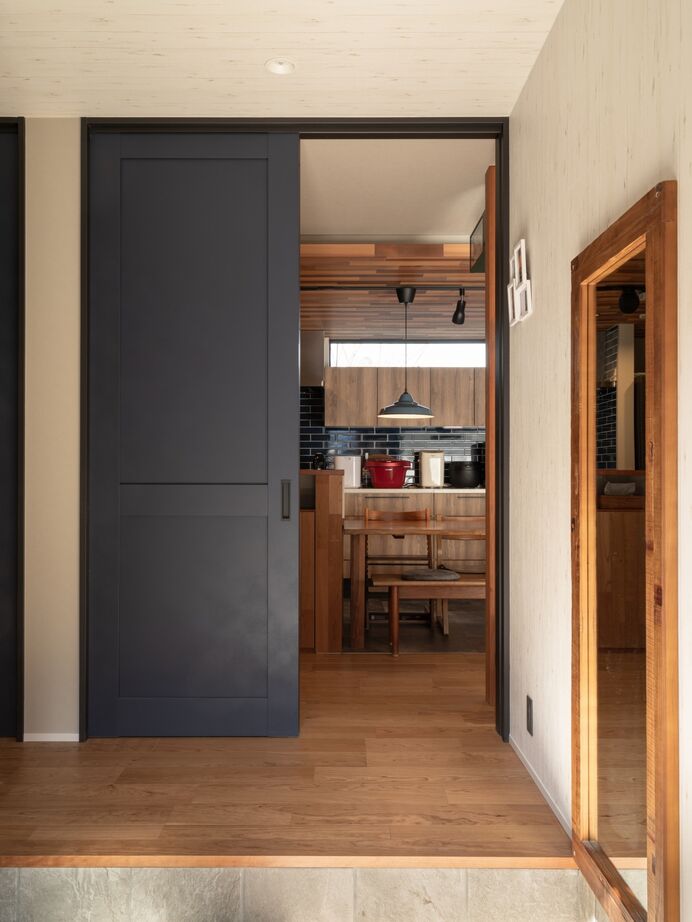 ハウスイズム建築設計事務所 【3500～3999万円/間取り有】青空の下、広い庭で子どもたちがのびのび遊ぶ。週末のひとときが特別な時間にの建築実例画像11