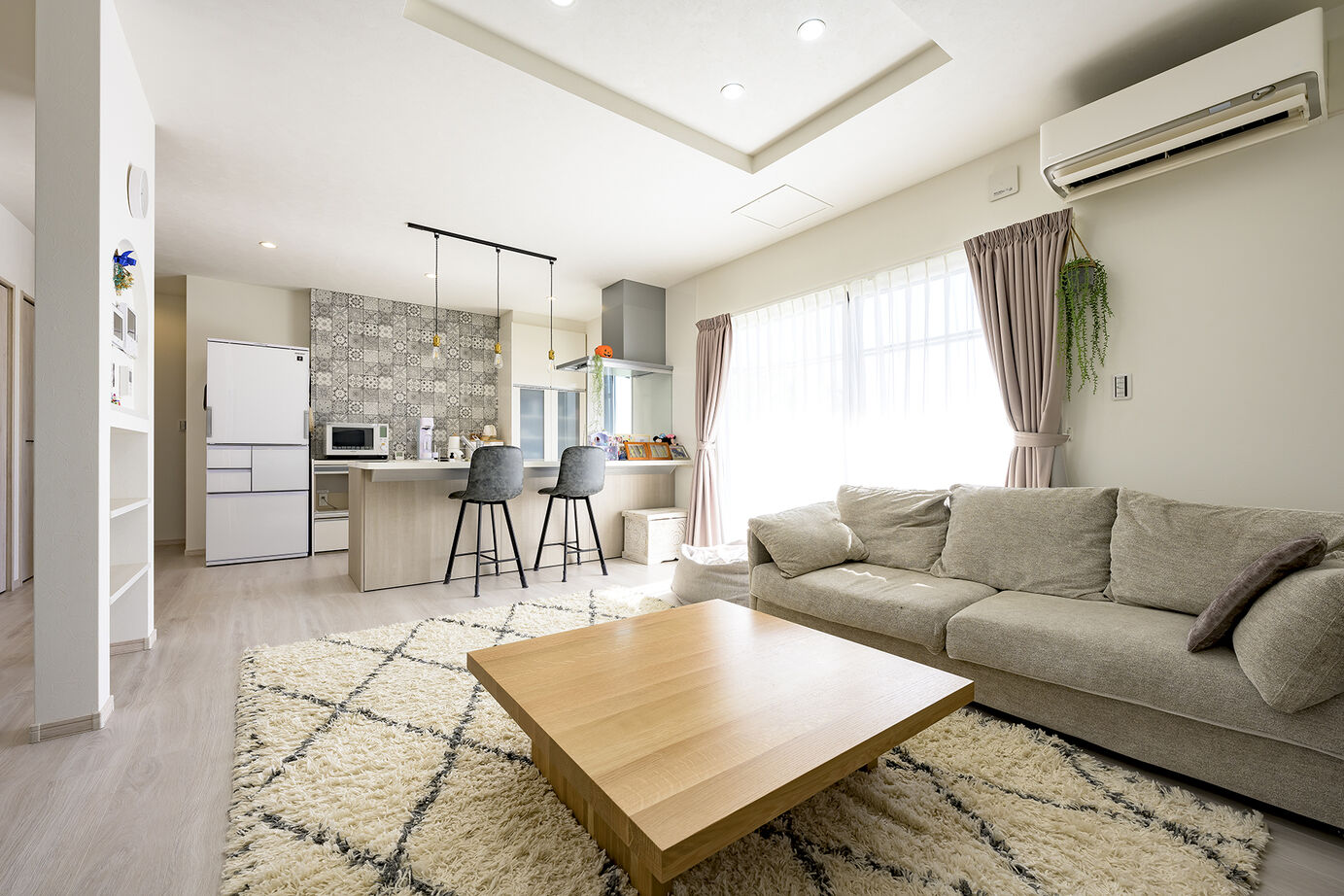 小向建設 【前橋市】カフェ風インテリアの家 / タイルデッキ / 店舗併用住宅の建築実例画像2