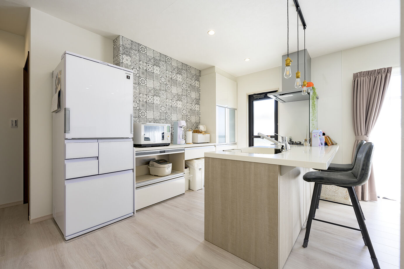 小向建設 【前橋市】カフェ風インテリアの家 / タイルデッキ / 店舗併用住宅の建築実例画像5