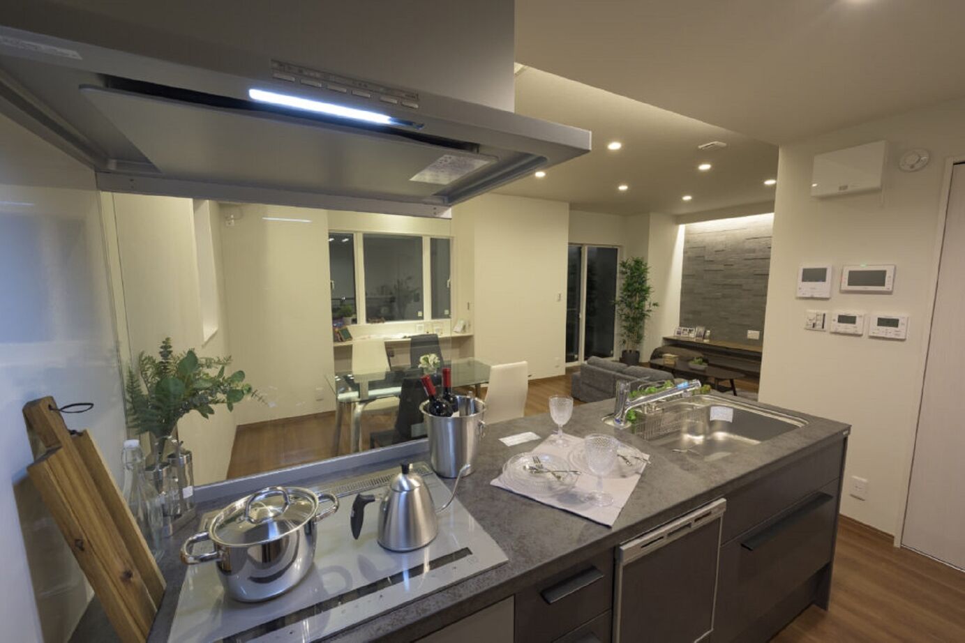 小向建設 【太田市】ZEH仕様でオールシーズン快適なモノトーンモダンの家　の建築実例画像7