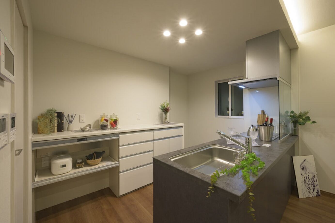 小向建設 【太田市】ZEH仕様でオールシーズン快適なモノトーンモダンの家　の建築実例画像8