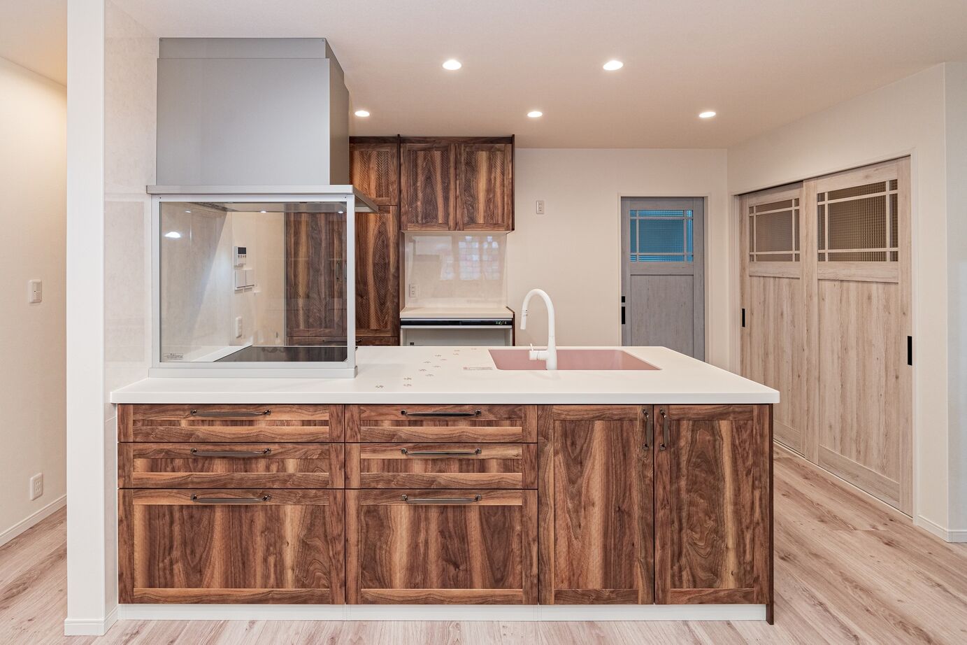 高井工務店 【大阪市内／狭小地／二世帯住宅】ビルトインガレージ付2階建&2世帯　都市型住宅の建築実例画像2