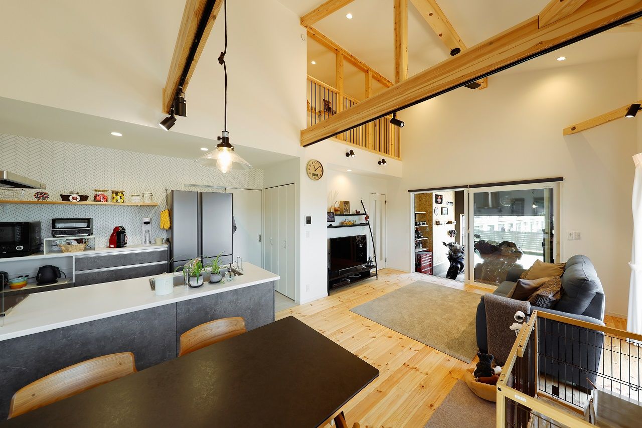 ヒロ建工 【2000万円台/間取り図有/東京都】趣味のバイクを眺めながら暮らす、広いアウトドアストッカーのある家の建築実例画像3