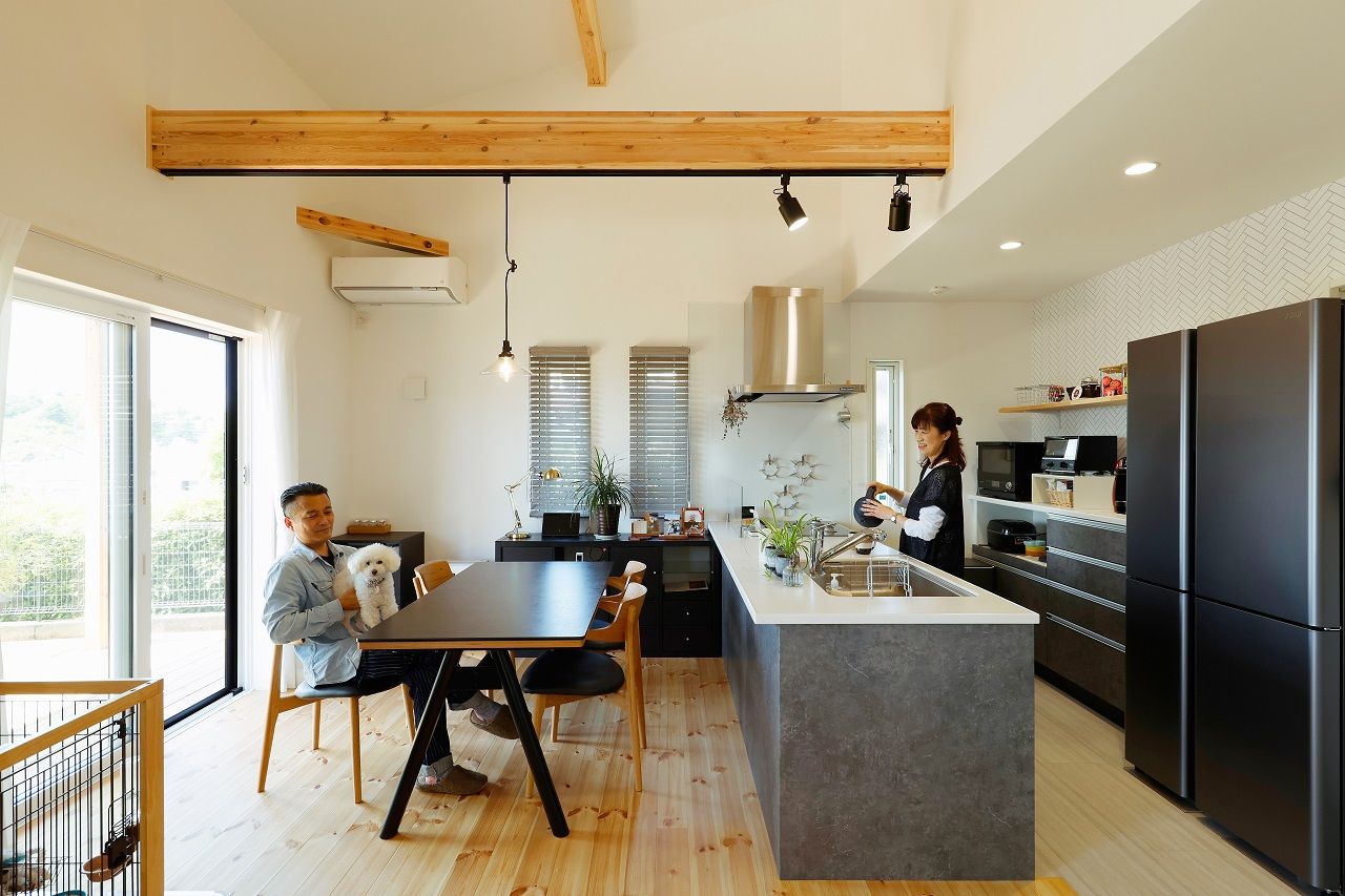 ヒロ建工 【2000万円台/間取り図有/東京都】趣味のバイクを眺めながら暮らす、広いアウトドアストッカーのある家の建築実例画像4