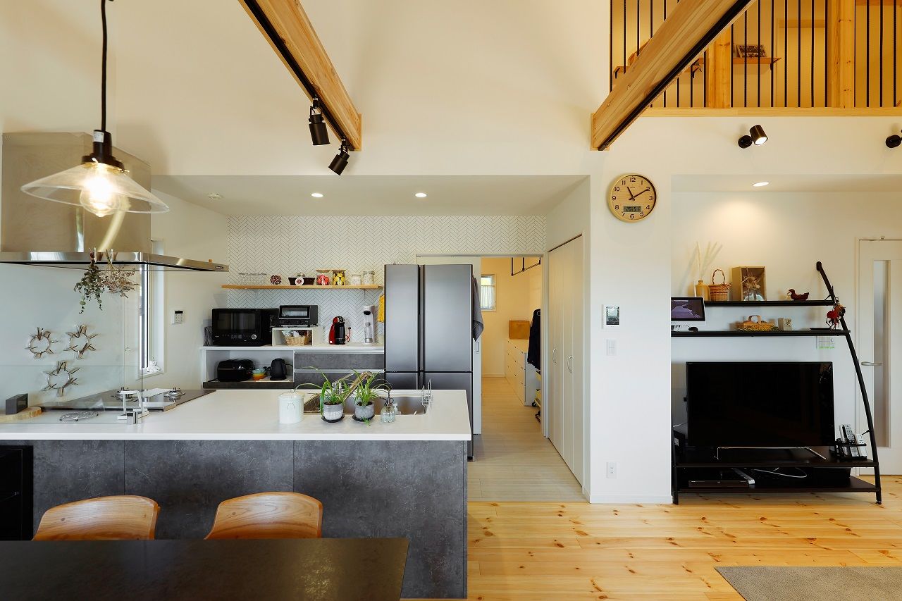 ヒロ建工 【2000万円台/間取り図有/東京都】趣味のバイクを眺めながら暮らす、広いアウトドアストッカーのある家の建築実例画像6