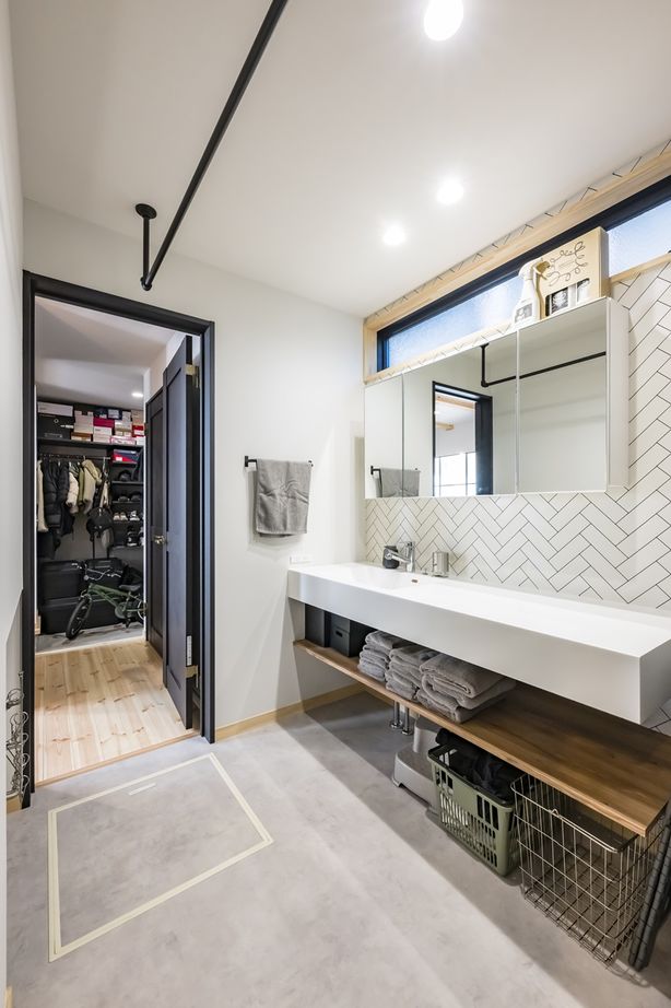 ヒロ建工 【2000万円台/間取り図有/埼玉県】ただいま！の後は洗面所に直行。便利な回遊動線の住まいの建築実例画像6