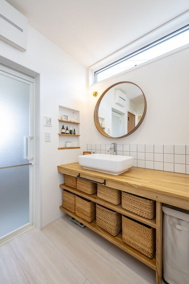 ヒロ建工 【2000万円台/間取り図有/埼玉県】2階リビングの大きな窓から光を取り込む、ネイルサロン併設の住まいの建築実例画像5