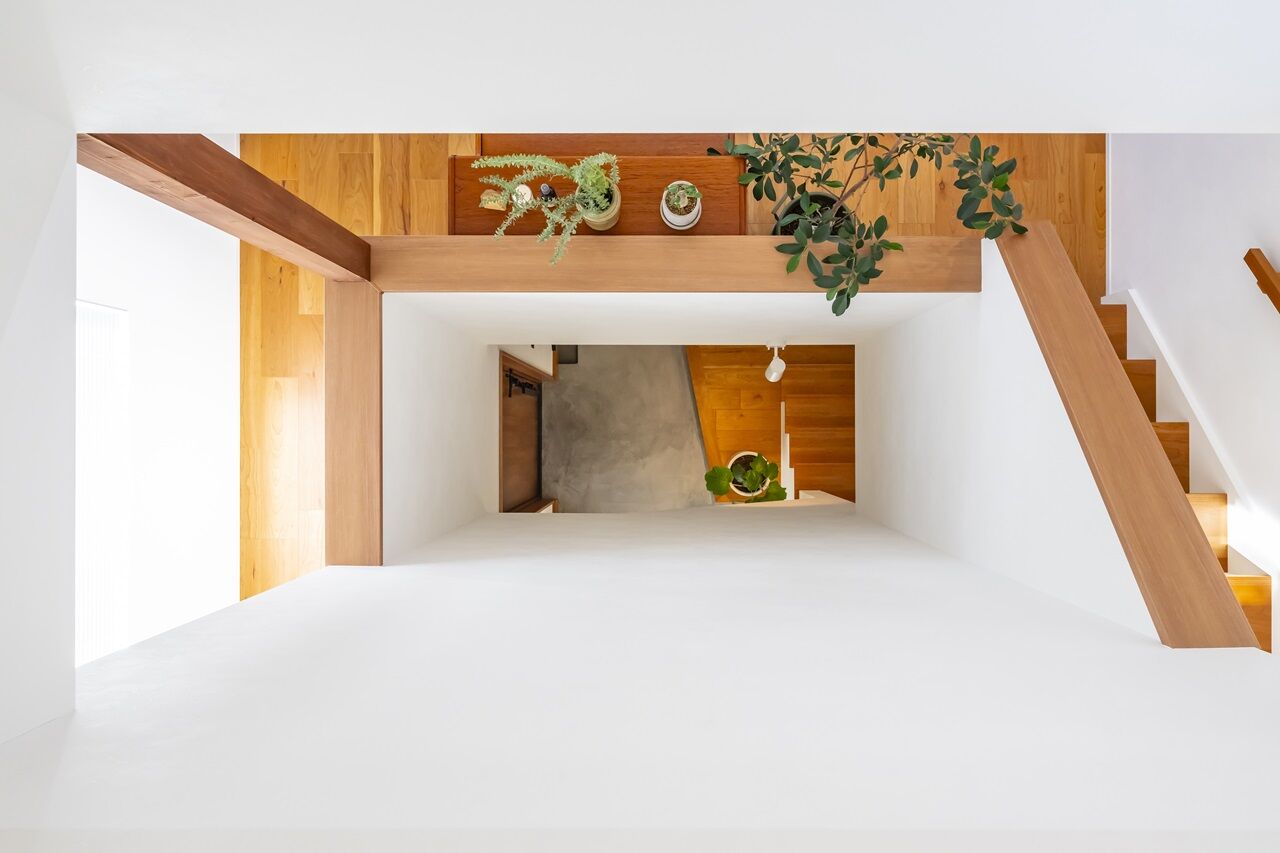 ヒロ建工 【2000万円台/間取り図有/埼玉県】2階リビングの大きな窓から光を取り込む、ネイルサロン併設の住まいの建築実例画像6