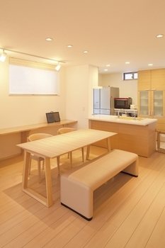 高山マテリアル 【1000万円台/約28坪/横浜市】横浜に建つ、高気密高断熱の3階建てビルドインガレージの家＜間取り図有＞の建築実例画像8