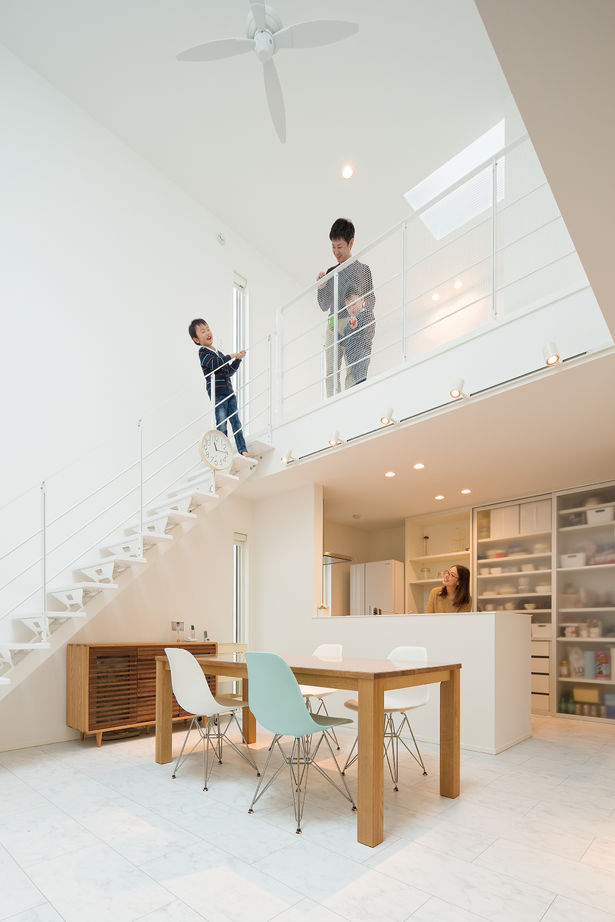 高山マテリアル 【1000万円台/延床34坪】窓が少なくても室内が明るく開放的！スタイリッシュな暮らしを実現＜間取り図有＞の建築実例画像3