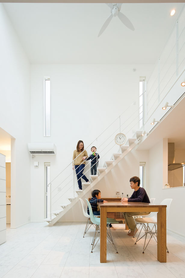 高山マテリアル 【1000万円台/延床34坪】窓が少なくても室内が明るく開放的！スタイリッシュな暮らしを実現＜間取り図有＞の建築実例画像4