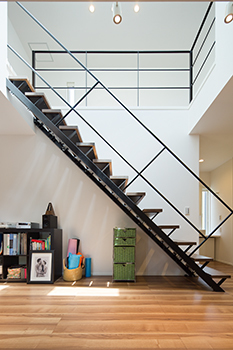 高山マテリアル 【1000万円台/延床27坪/横浜市】スタイリッシュな外観に目が惹く、洗練された空間で暮らしを楽しむ＜間取り図有＞の建築実例画像4