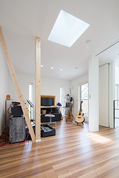 高山マテリアル 【1000万円台/延床27坪/横浜市】スタイリッシュな外観に目が惹く、洗練された空間で暮らしを楽しむ＜間取り図有＞の建築実例画像5