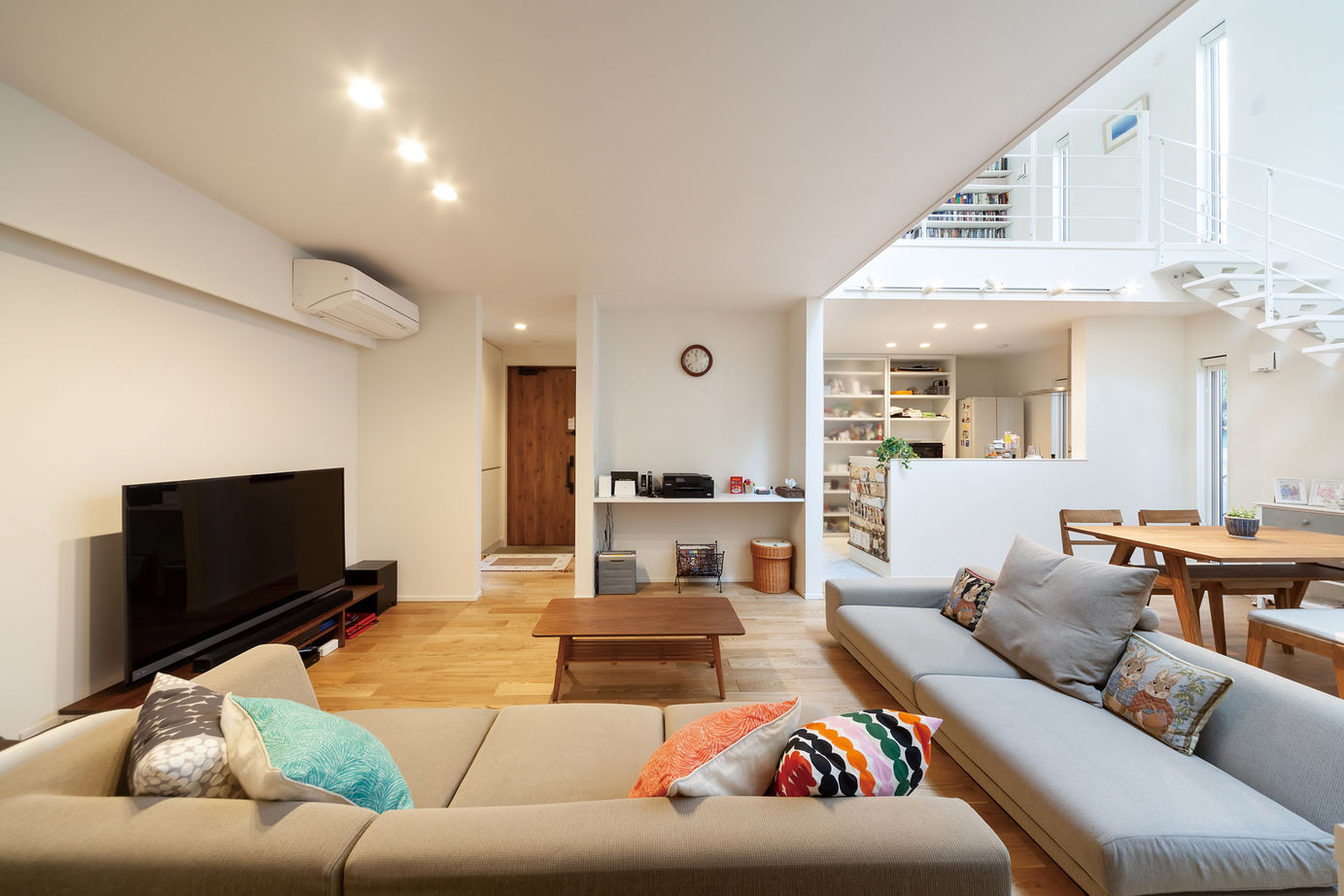 高山マテリアル 【1500万円～1999万】外観も内装も真っ白。圧倒的な開放感と明るさに気持ちがスカッとする家の建築実例画像5