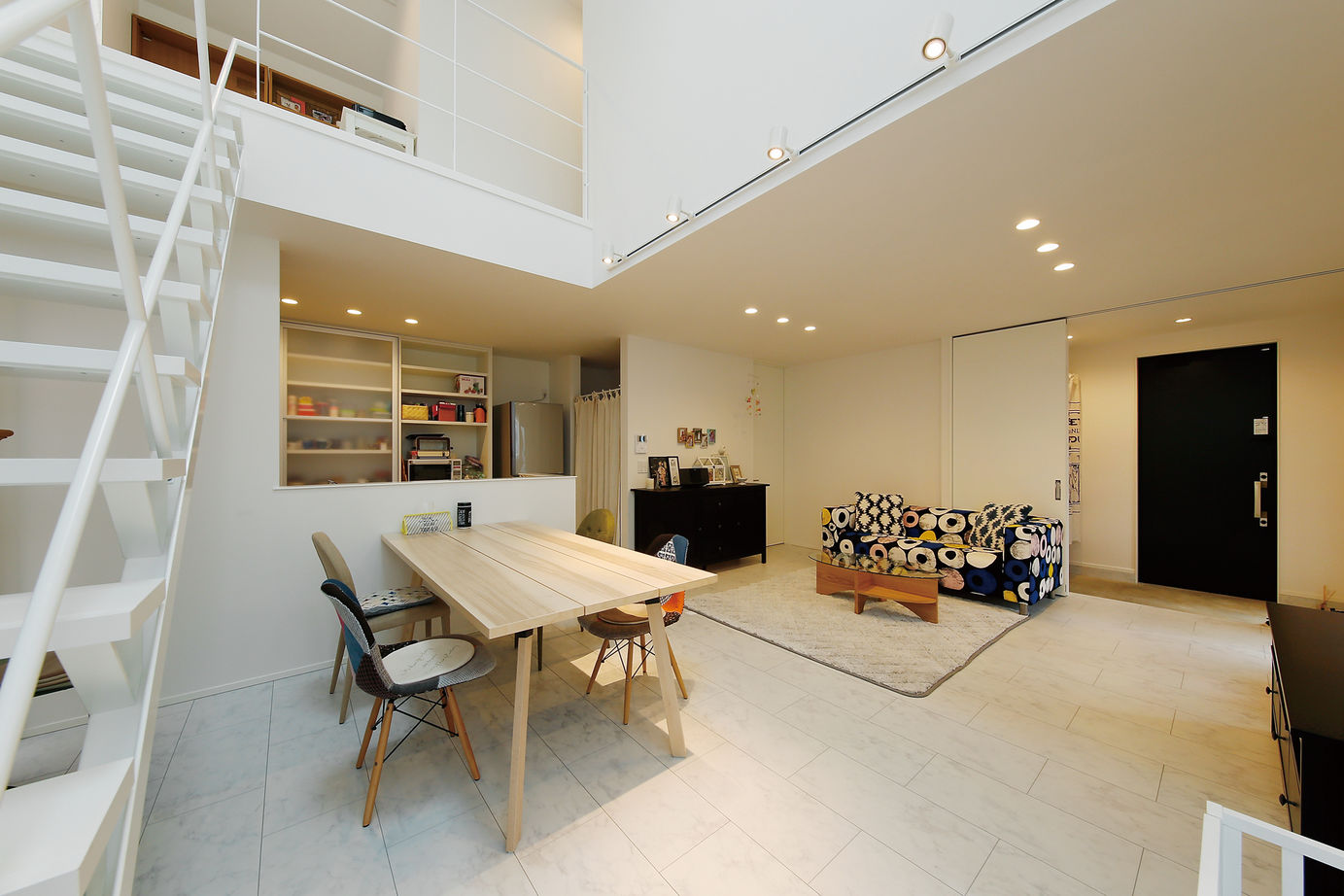 高山マテリアル 自分たちらしい個性的な家が欲しいけど、イチからつくるのは大変。そんな私たちにピッタリの家見つけた！の建築実例画像2