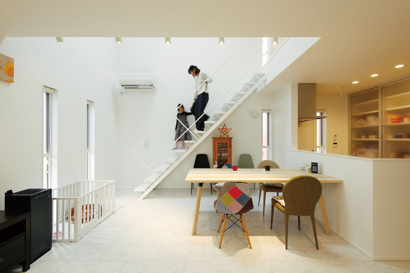 高山マテリアル 自分たちらしい個性的な家が欲しいけど、イチからつくるのは大変。そんな私たちにピッタリの家見つけた！の建築実例画像3