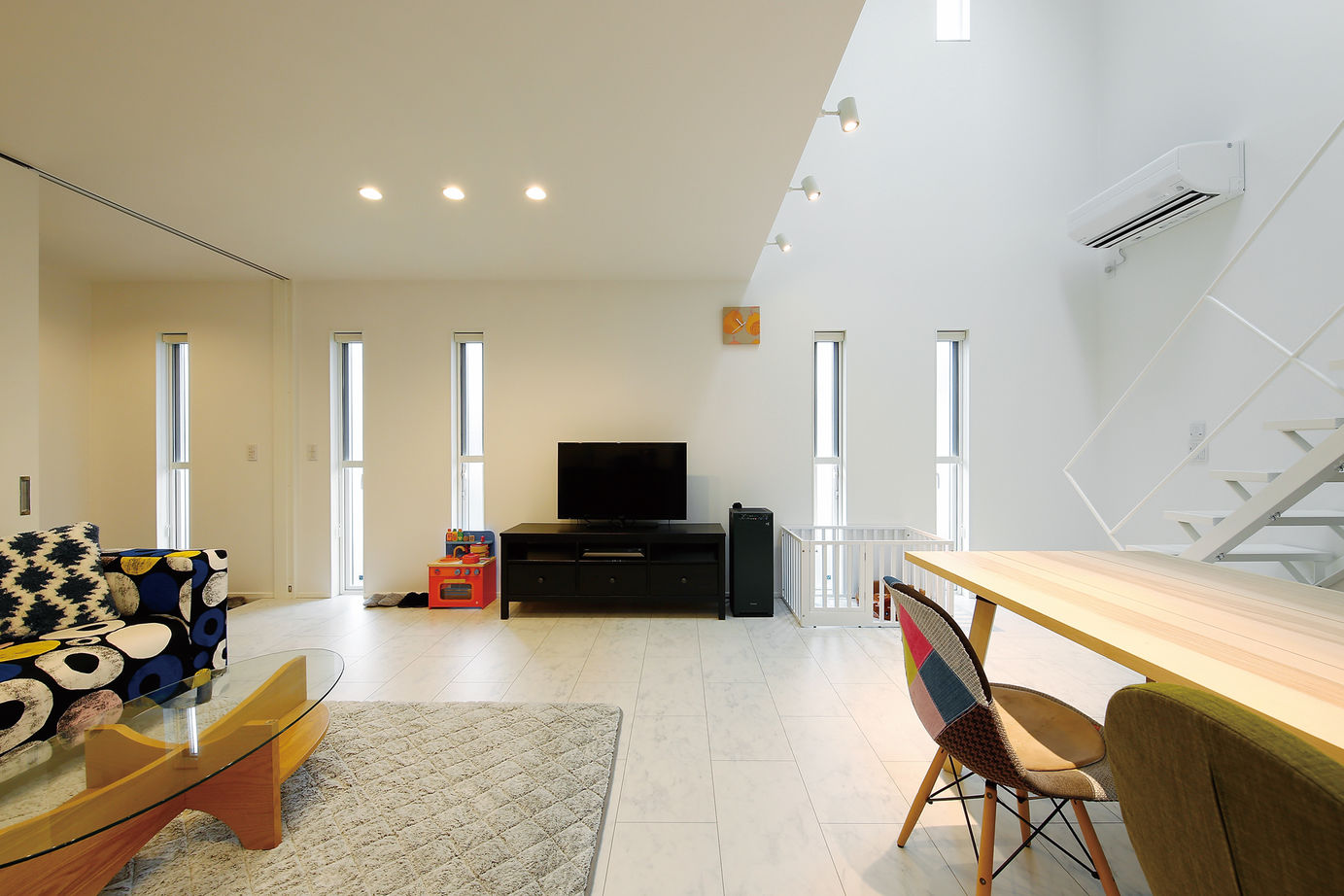 高山マテリアル 自分たちらしい個性的な家が欲しいけど、イチからつくるのは大変。そんな私たちにピッタリの家見つけた！の建築実例画像4