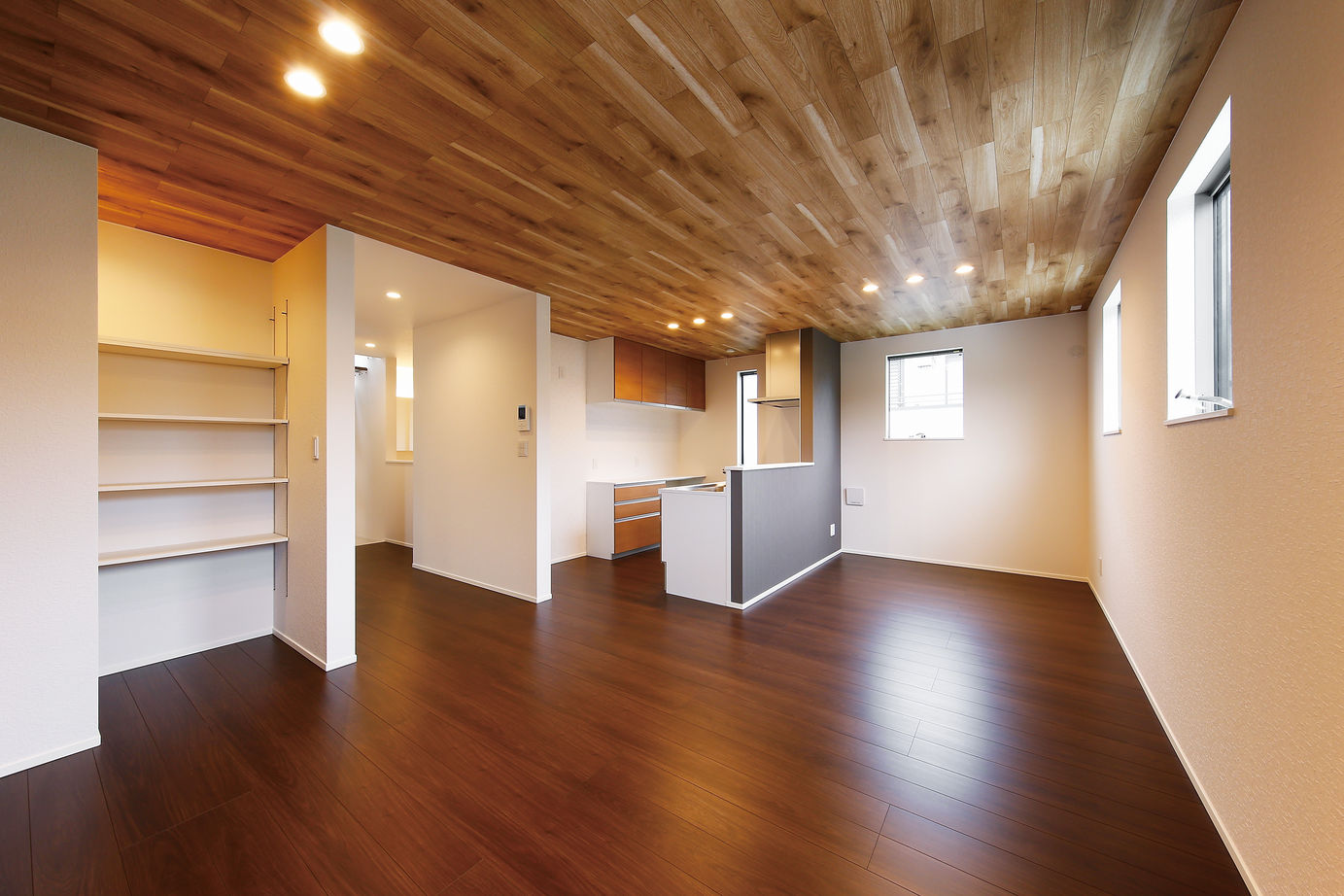 高山マテリアル 【1500万～1999万円／屋上/川崎市】見晴らしの良い高台を活かした住まいで、屋上ライフを楽しむの建築実例画像2