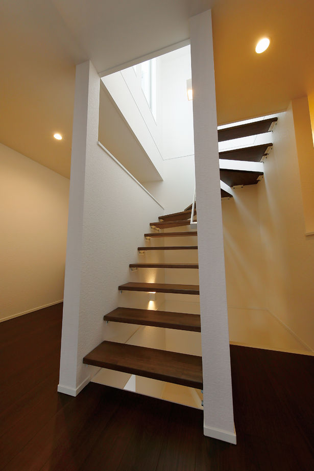 高山マテリアル 【1500万～1999万円／屋上/川崎市】見晴らしの良い高台を活かした住まいで、屋上ライフを楽しむの建築実例画像7