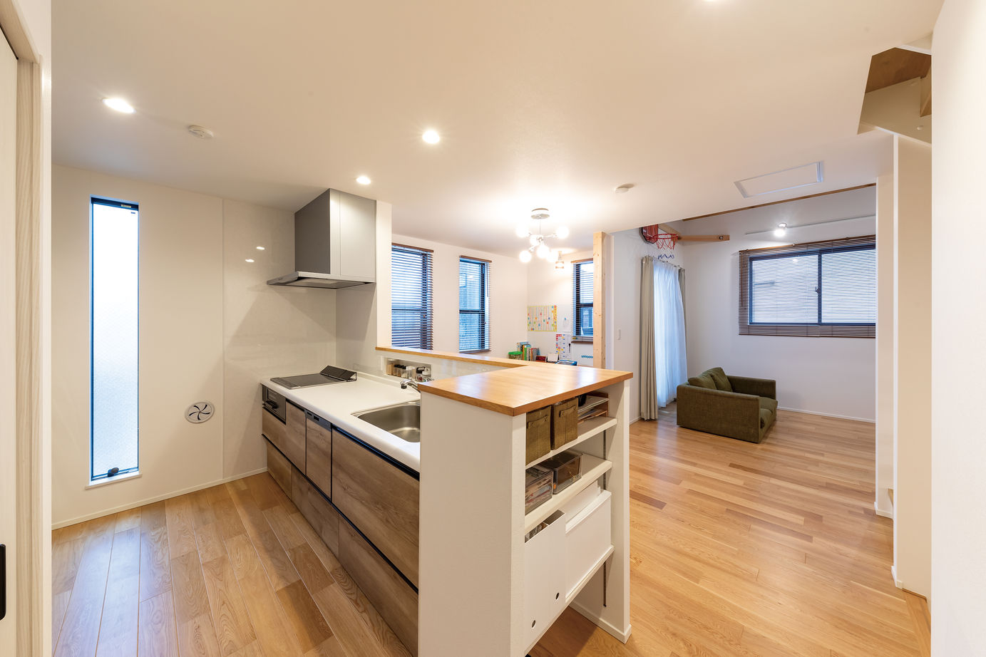 高山マテリアル 【1500万～1999万円/ビルドインガレージ/川崎市】開放感のある風通しの良い住まいの建築実例画像5