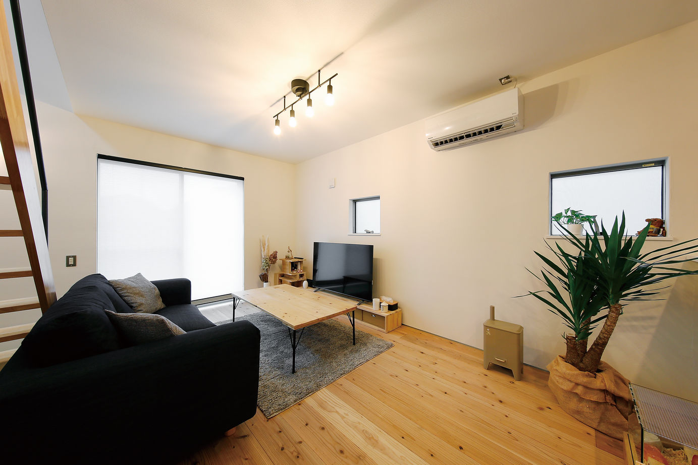 高山マテリアル 【1500万円～1999万円/逗子市】「湘南に住んで犬を飼おう！」。憧れの土地で夢を叶えた自然素材の家の建築実例画像2