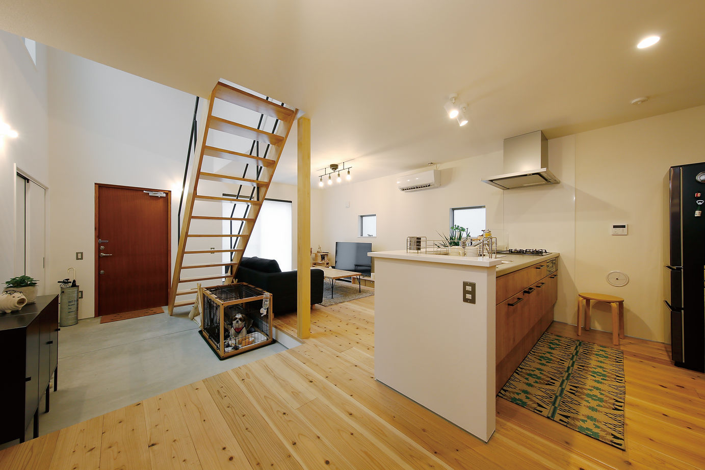 高山マテリアル 【1500万円～1999万円/逗子市】「湘南に住んで犬を飼おう！」。憧れの土地で夢を叶えた自然素材の家の建築実例画像4