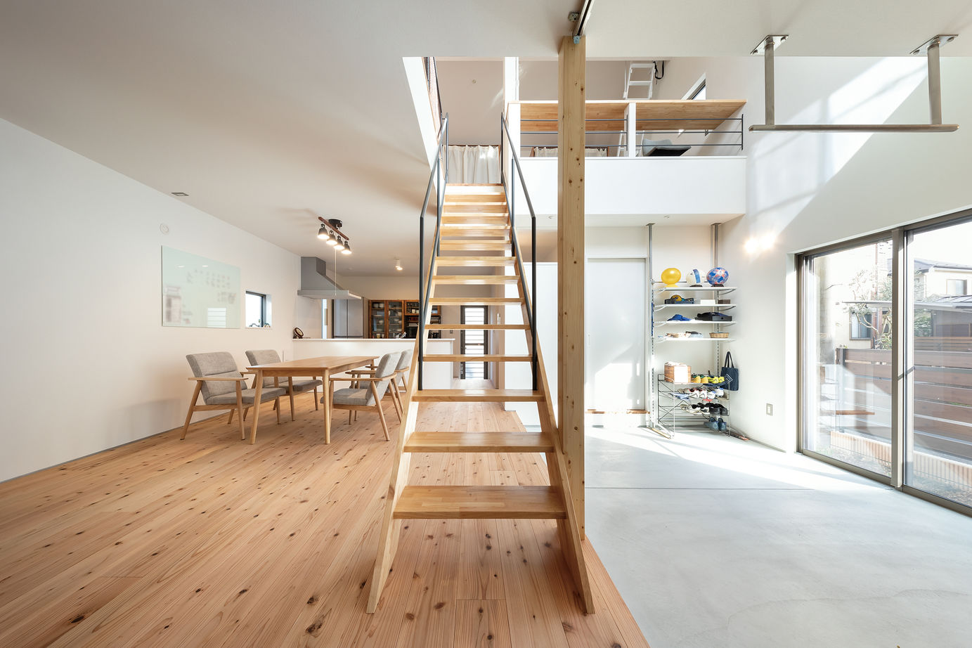 高山マテリアル 【1500万～1999万円/横浜市】サッカー練習できる吹き抜けの広々とした土間＆あったらいいなを叶える家の建築実例画像4