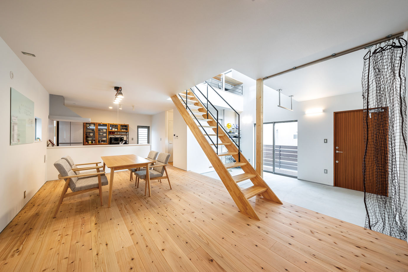 高山マテリアル 【1500万～1999万円/横浜市】サッカー練習できる吹き抜けの広々とした土間＆あったらいいなを叶える家の建築実例画像6