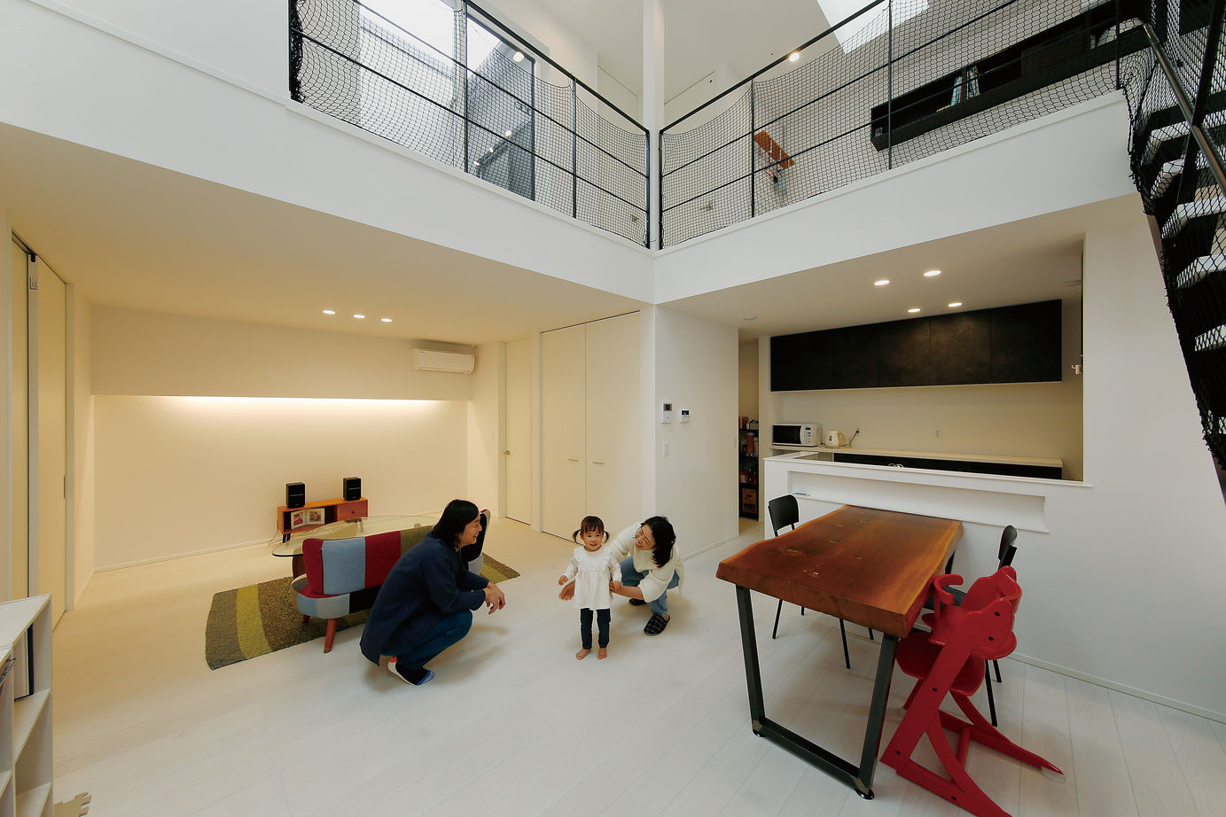 高山マテリアル 【1500万円～1999万円/大和市】趣味も楽しめる防音×収納抜群な住宅！スタイリッシュな佇まいにひとめぼれの建築実例画像4