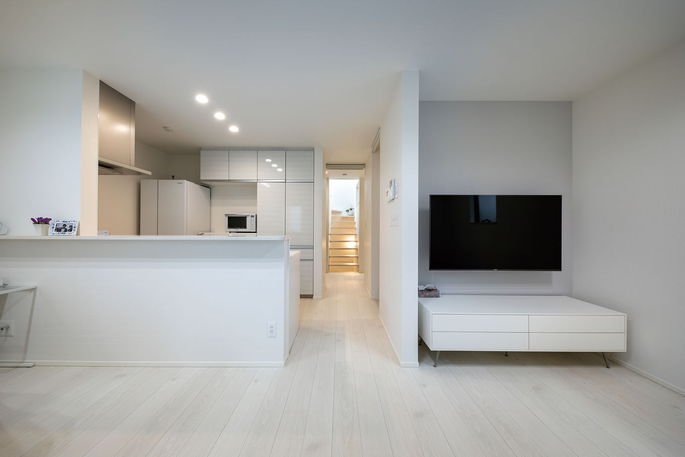 高山マテリアル 【1500万円～1999万円】高低差のある敷地を有効活用。屋上リビングでアウトドア＆レジャーを満喫する暮らしの建築実例画像4