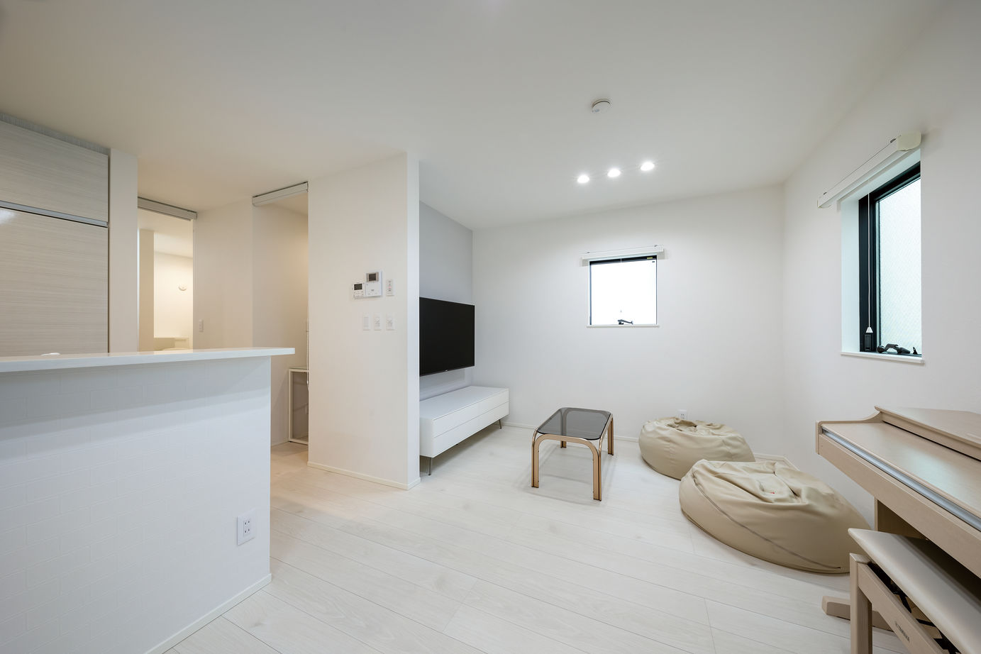 高山マテリアル 【1500万円～1999万円】高低差のある敷地を有効活用。屋上リビングでアウトドア＆レジャーを満喫する暮らしの建築実例画像5