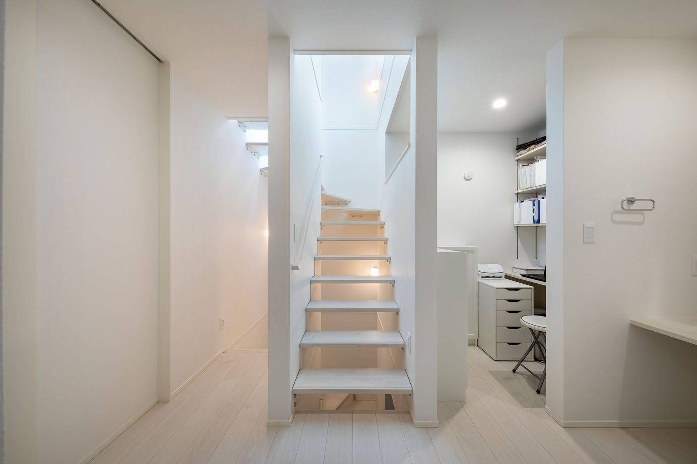 高山マテリアル 【1500万円～1999万円】高低差のある敷地を有効活用。屋上リビングでアウトドア＆レジャーを満喫する暮らしの建築実例画像7