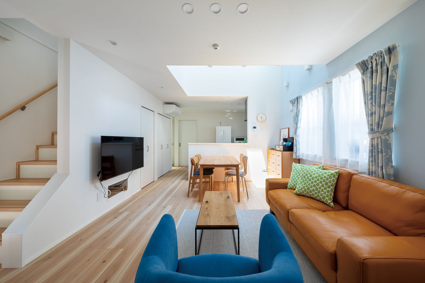 高山マテリアル 【1500万円～1999万円/大田区】限られた敷地で叶えた開放感！吹き抜け空間に光と風が溢れる住まいの建築実例画像4