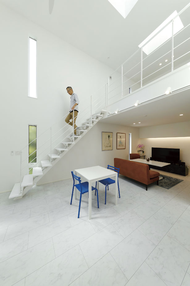 高山マテリアル 【2000万円台／吹き抜け／間取り図有／世田谷区】コンパクトな箱型フォルムの住まいでシンプルに暮らす！の建築実例画像2