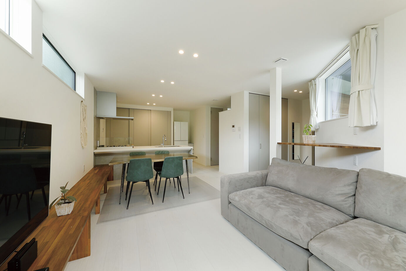 高山マテリアル 【2000万円～2499万円／収納充実／家事動線／間取図有】子育てに優しい、快適な動線も叶えたデザイン住宅の建築実例画像5