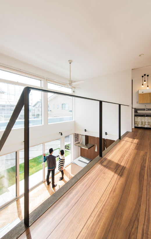 関工務所 【モダン／間取り図あり】ヘリンボーンの床と浮遊する階段をもつ家の建築実例画像5