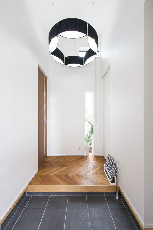 関工務所 【モダン／間取り図あり】ヘリンボーンの床と浮遊する階段をもつ家の建築実例画像9