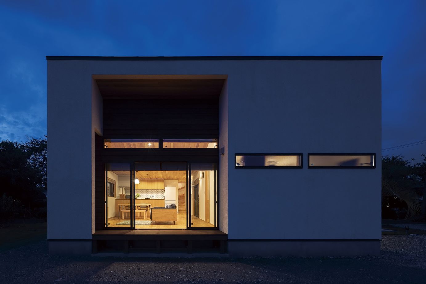 関工務所 【モダン】勾配天井が空間の広がりを生む、匠の技で築く端正な佇まいの建築実例画像5