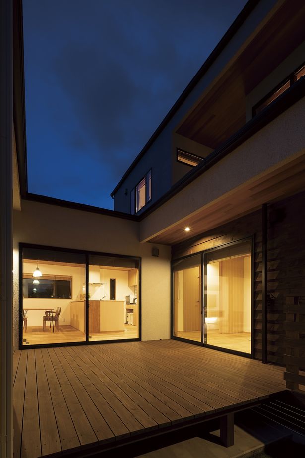 関工務所 【モダン】勾配天井が空間の広がりを生む、匠の技で築く端正な佇まいの建築実例画像6