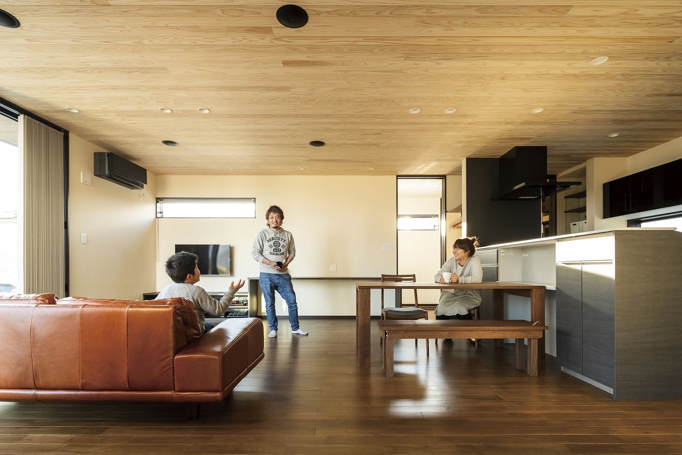 関工務所 刻々と変化する空色を愉しむ　景観と融合する美しい木の家の建築実例画像4