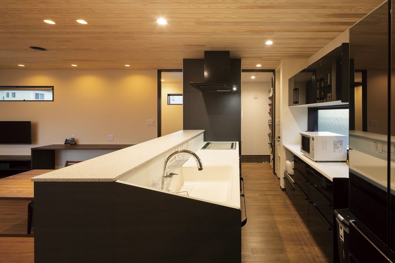 関工務所 刻々と変化する空色を愉しむ　景観と融合する美しい木の家の建築実例画像5