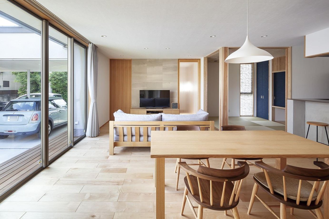 関工務所 暮らし心地に美しさを添えて。匠の技で創るガレージのある家の建築実例画像1