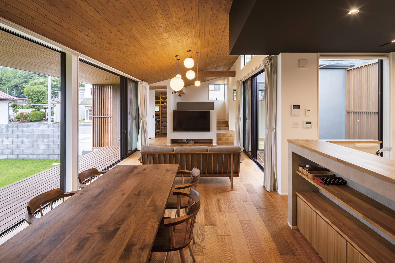 関工務所 【平屋】SE 構法と匠の技で大空間を実現笑顔に包まれた平屋の暮らしの建築実例画像3