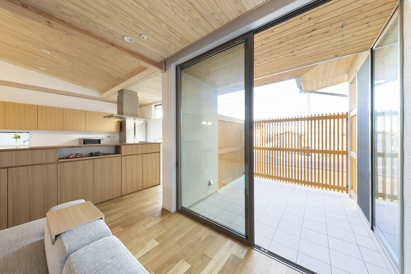 関工務所 【本体価格2500～3000万円/36.1坪】匠の技で描く、格子で囲われた中庭のあるZEHの家の建築実例画像6